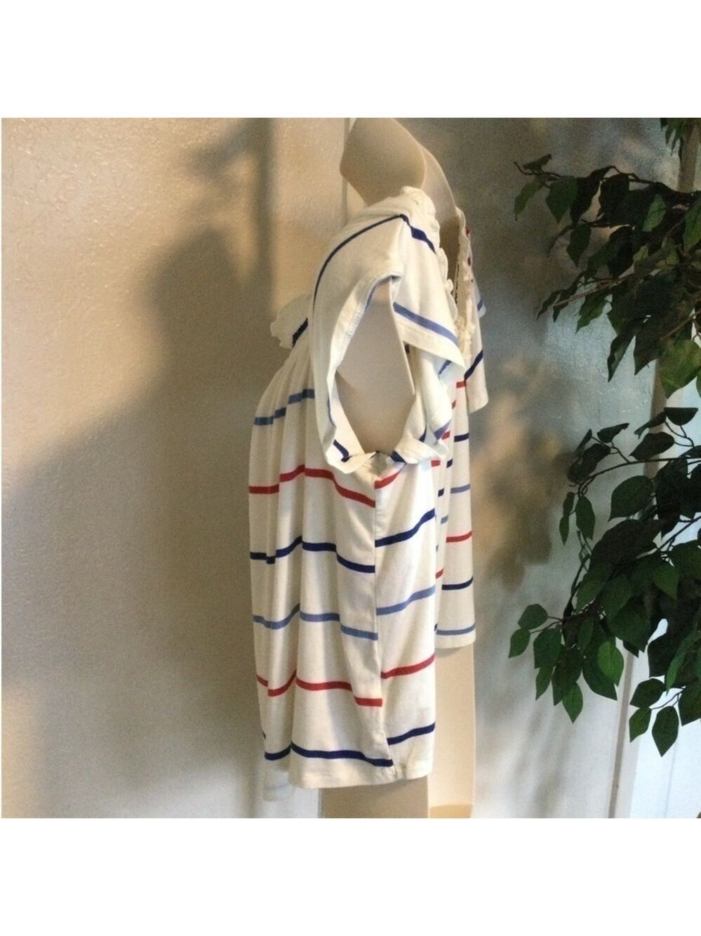 SO on or off shoulder short sleeve top Woman’s Juniors XL white blue red - Picture 9 of 15